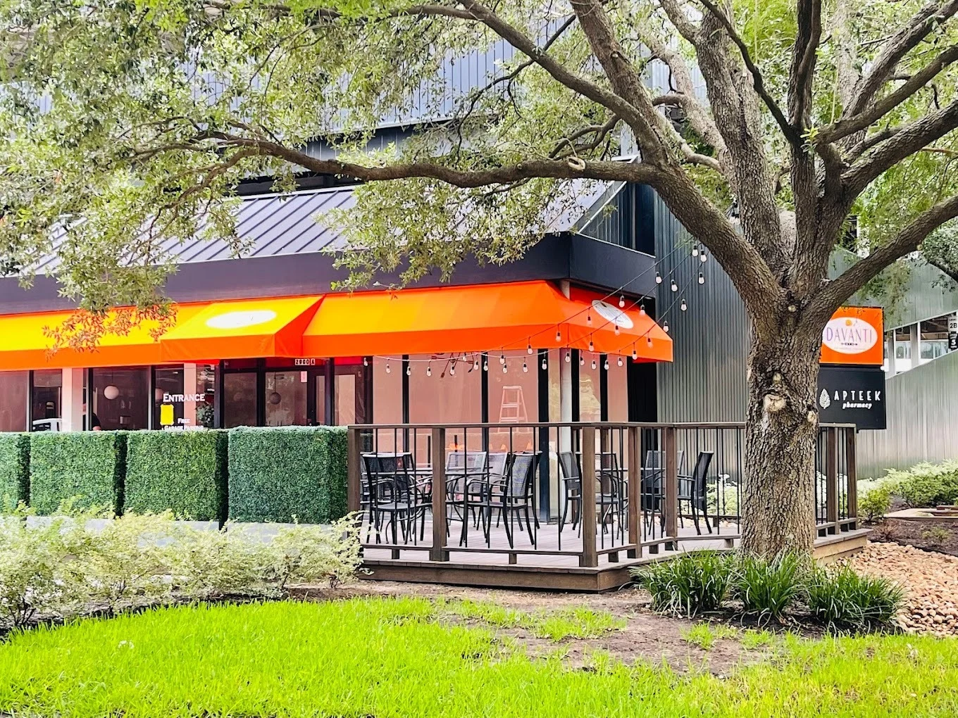 Davanti Ristorante exterior and patio at 2900 Weslayan Street