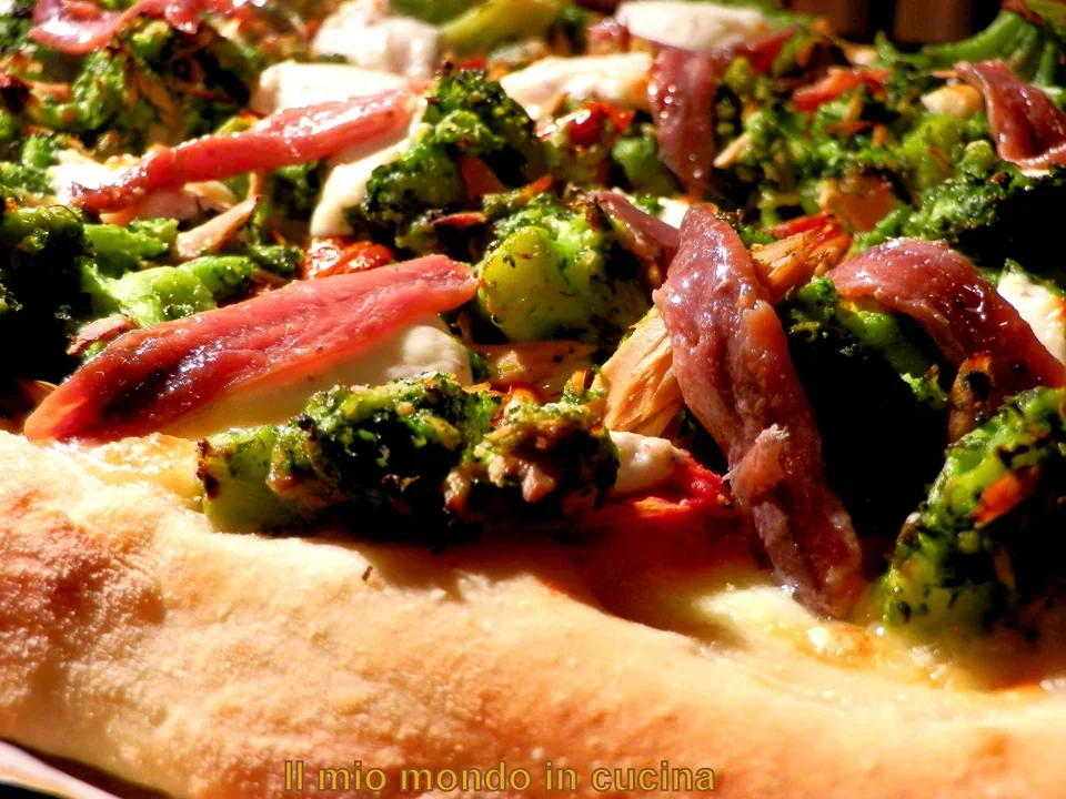 Hero archive view of Pizza con Stracciatella, Acciughe e Broccoletti plated at Davanti