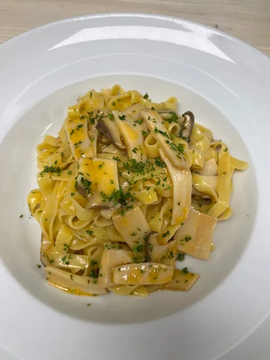 Hero archive view of Fettuccine ai Funghi Cardoncelli plated at Davanti