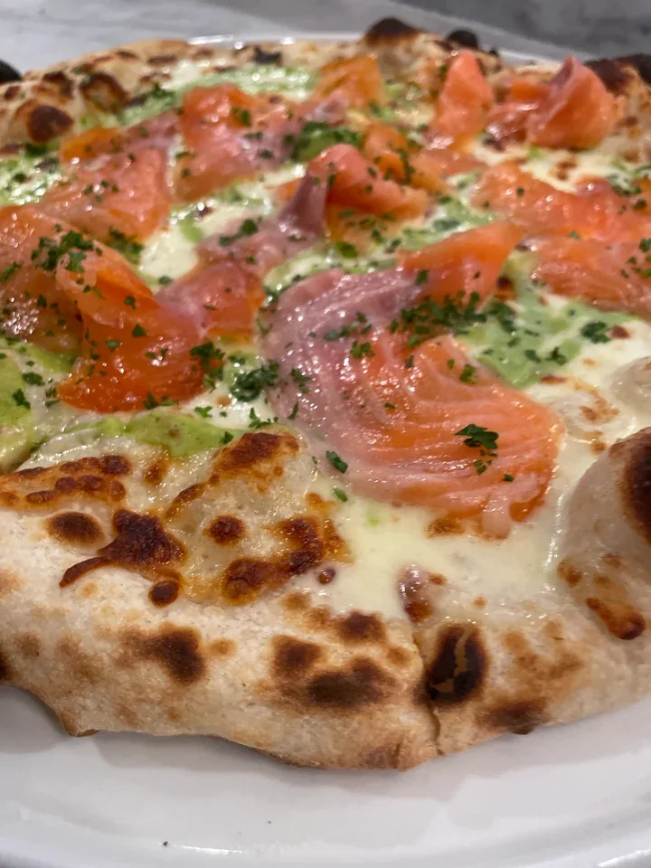 Archive view of Pizza con Salmone, Squacquerone e Crema di Zucchine plated at Davanti