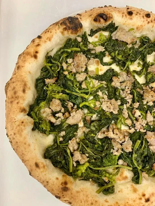 Hero archive view of Pizza alla Carrettiera plated at Davanti