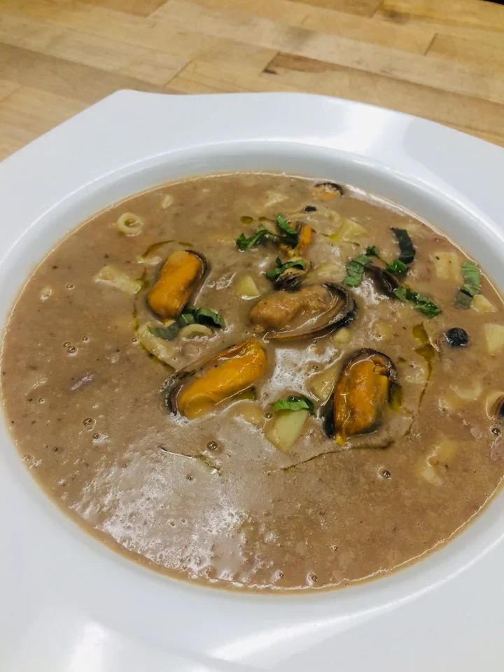 Archive view of Pasta Fagioli e Cozze alla Napoletana plated at Davanti