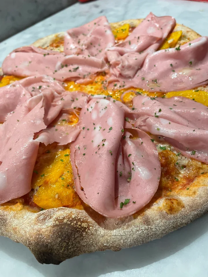 Archive view of Pizza con Mortadella, Zucca e Caciotta al Tartufo Nero plated at Davanti