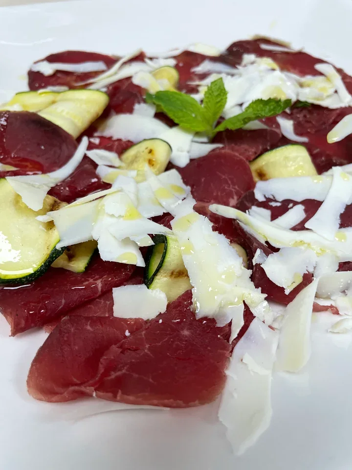 Archive view of Bresaola con Zucchine alla Menta e Ricotta di Pecora Stagionata plated at Davanti