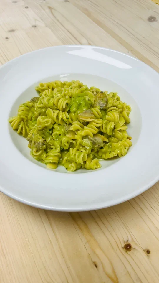 Archive view of Fusilli con Crema di Porri e Vongole plated at Davanti