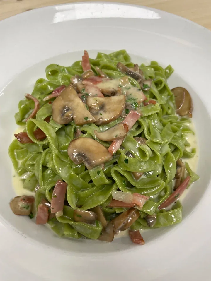 Archive view of Fettuccine Verdi ai Funghi, Taleggio e Prosciutto plated at Davanti