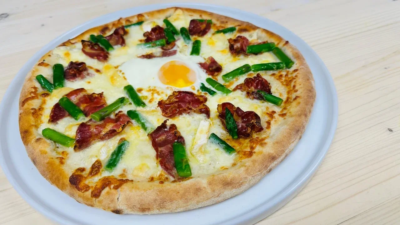 Archive view of Pizza con Tomino, Capocollo, Asparagi e Uovo plated at Davanti