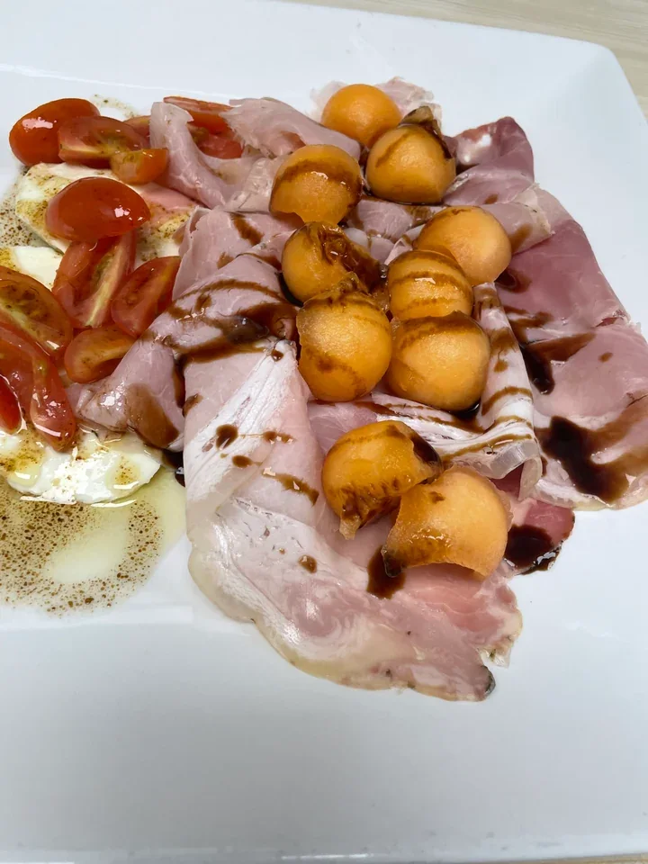 Archive view of Prosciutto Arrosto con Mozzarella, Pomodori e Melone plated at Davanti