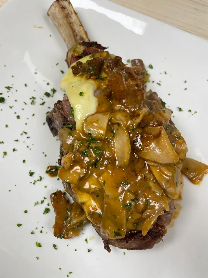 Archive view of Costata di Vitello alla Valdostana plated at Davanti