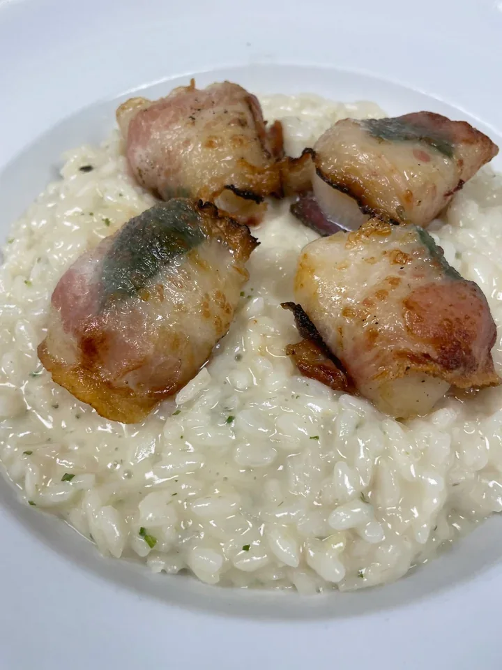 Archive view of Risotto con Capesante Gratinate plated at Davanti