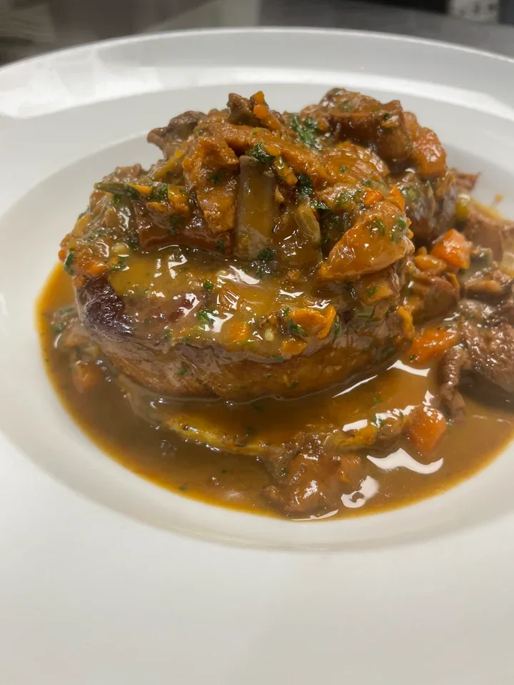 Archive view of Filetto di Manzo con Salsa di Cantarelli plated at Davanti