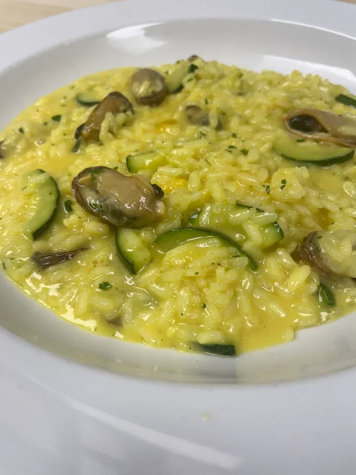 Archive view of Risotto con Cozze, Zucchine e Zafferano plated at Davanti