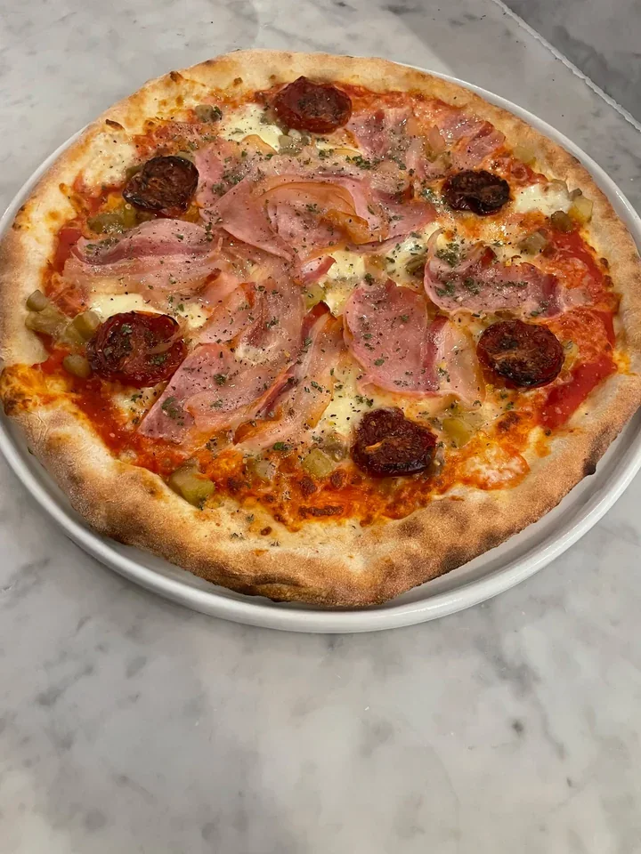 Archive view of Pizza con Porchetta, Pomodori Confit e Melanzane plated at Davanti
