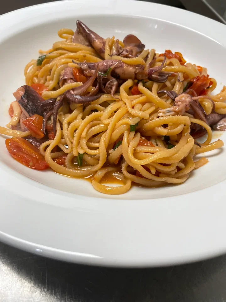 Archive view of Linguine con Salsa di Spilli plated at Davanti
