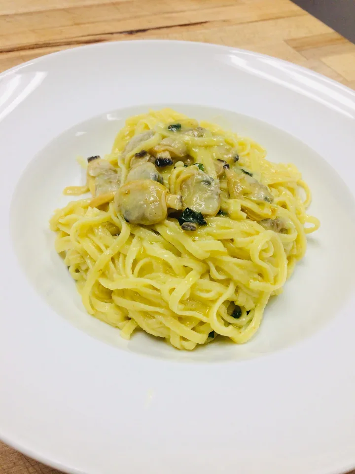 Archive view of Tagliolini con Crema di Porri e Vongole plated at Davanti