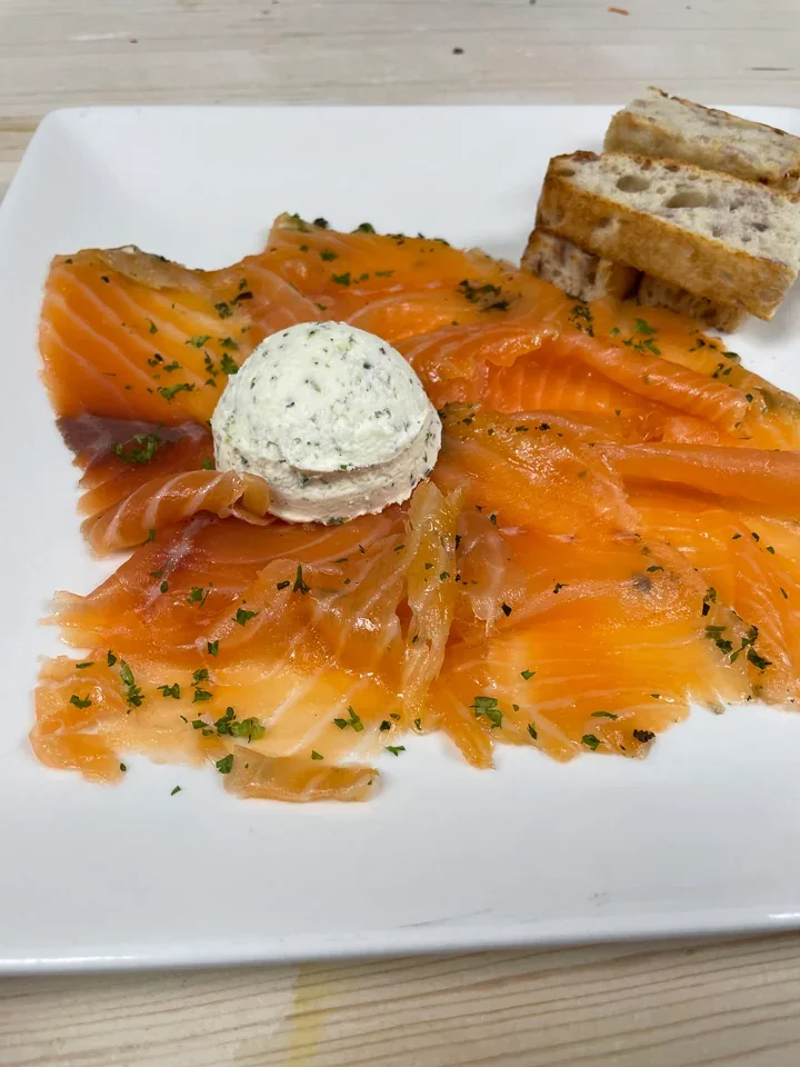 Archive view of Salmone Marinato alle Erbe Aromatiche plated at Davanti