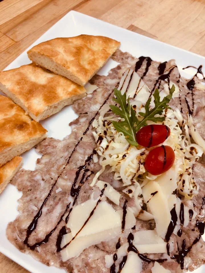 Archive view of Coppa di Testa di Montecosaro plated at Davanti
