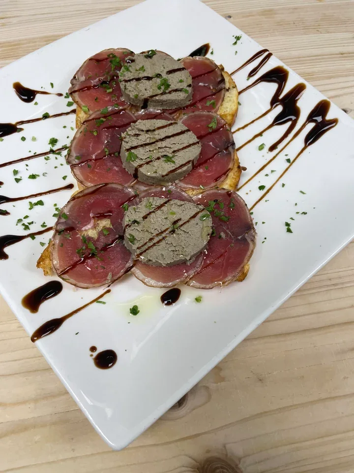 Archive view of Petto di Anatra Affumicato plated at Davanti