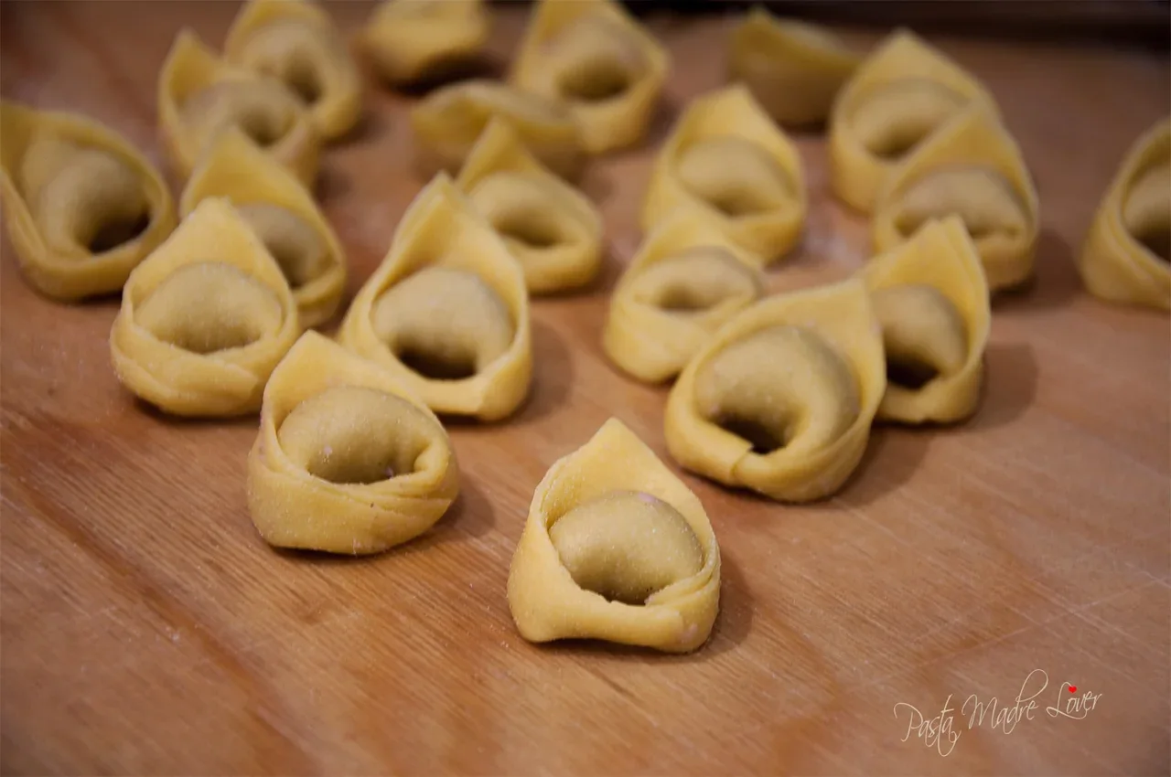 Archive view of Tortellini Modenesi plated at Davanti