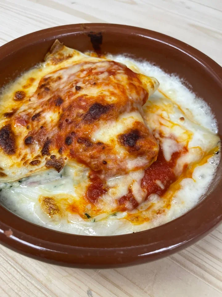 Archive view of Crespelle alla Modenese plated at Davanti
