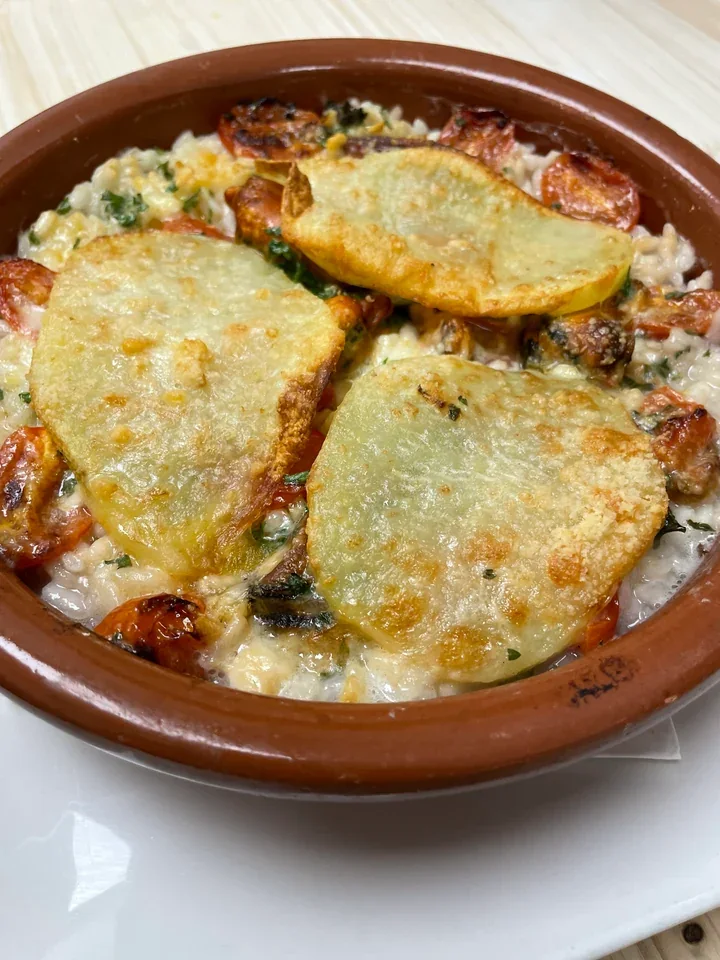 Archive view of Tiella alla Barese plated at Davanti