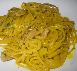 Archive view of Spaghetti con Crema di Porri, Vongole e Zafferano plated at Davanti
