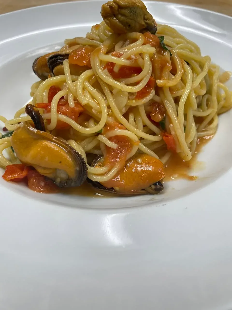 Spaghetti with mussels, grape tomatoes and chile at Davanti